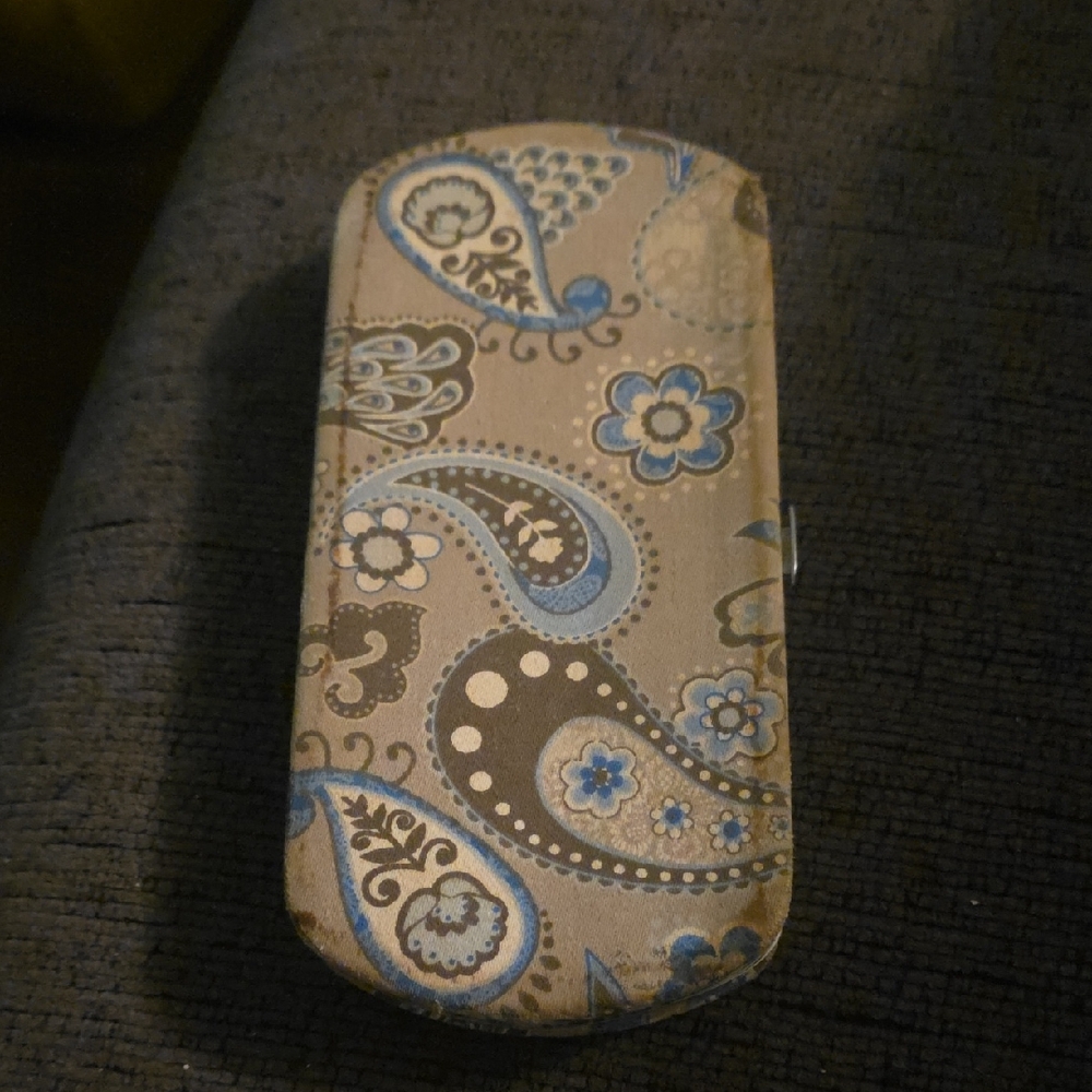 Thirty-One Blue and Tan Paisley Floral Glasses Case